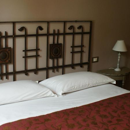 La Finestra Sul Po - Agriturismo Monticelli dʼOngina 외부 사진