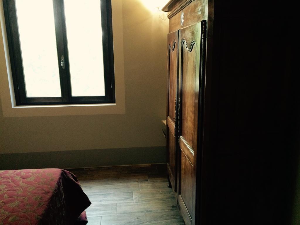 La Finestra Sul Po - Agriturismo Monticelli dʼOngina 객실 사진