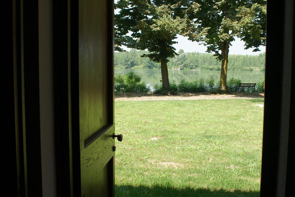 La Finestra Sul Po - Agriturismo Monticelli dʼOngina 객실 사진