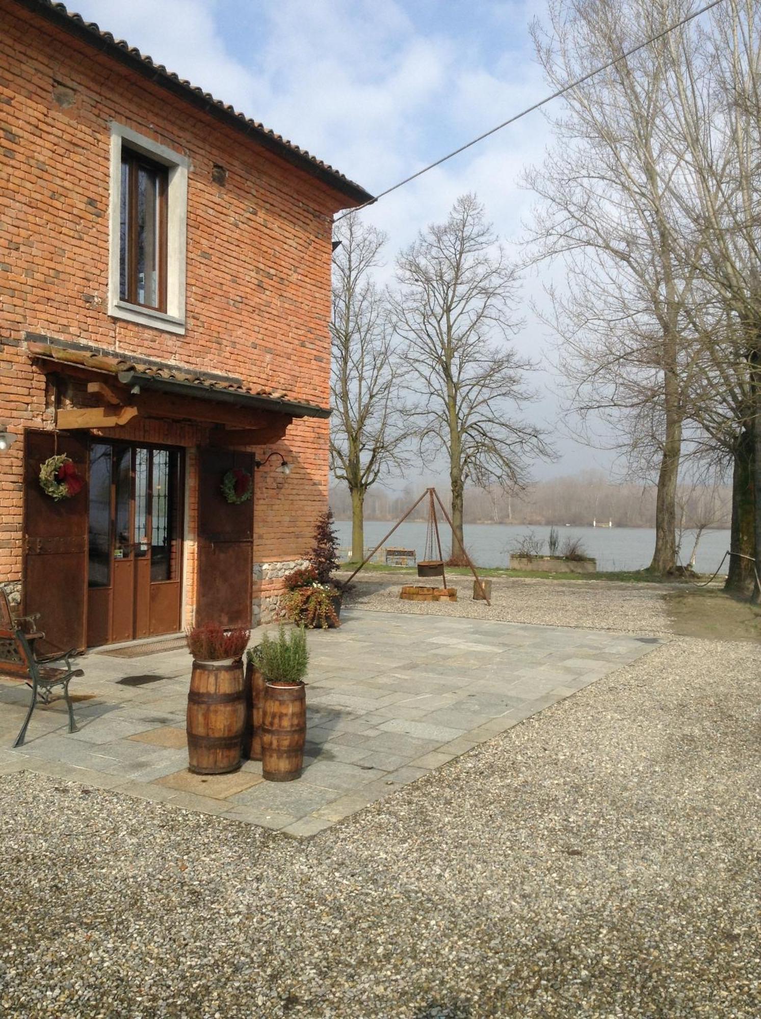 La Finestra Sul Po - Agriturismo Monticelli dʼOngina 외부 사진
