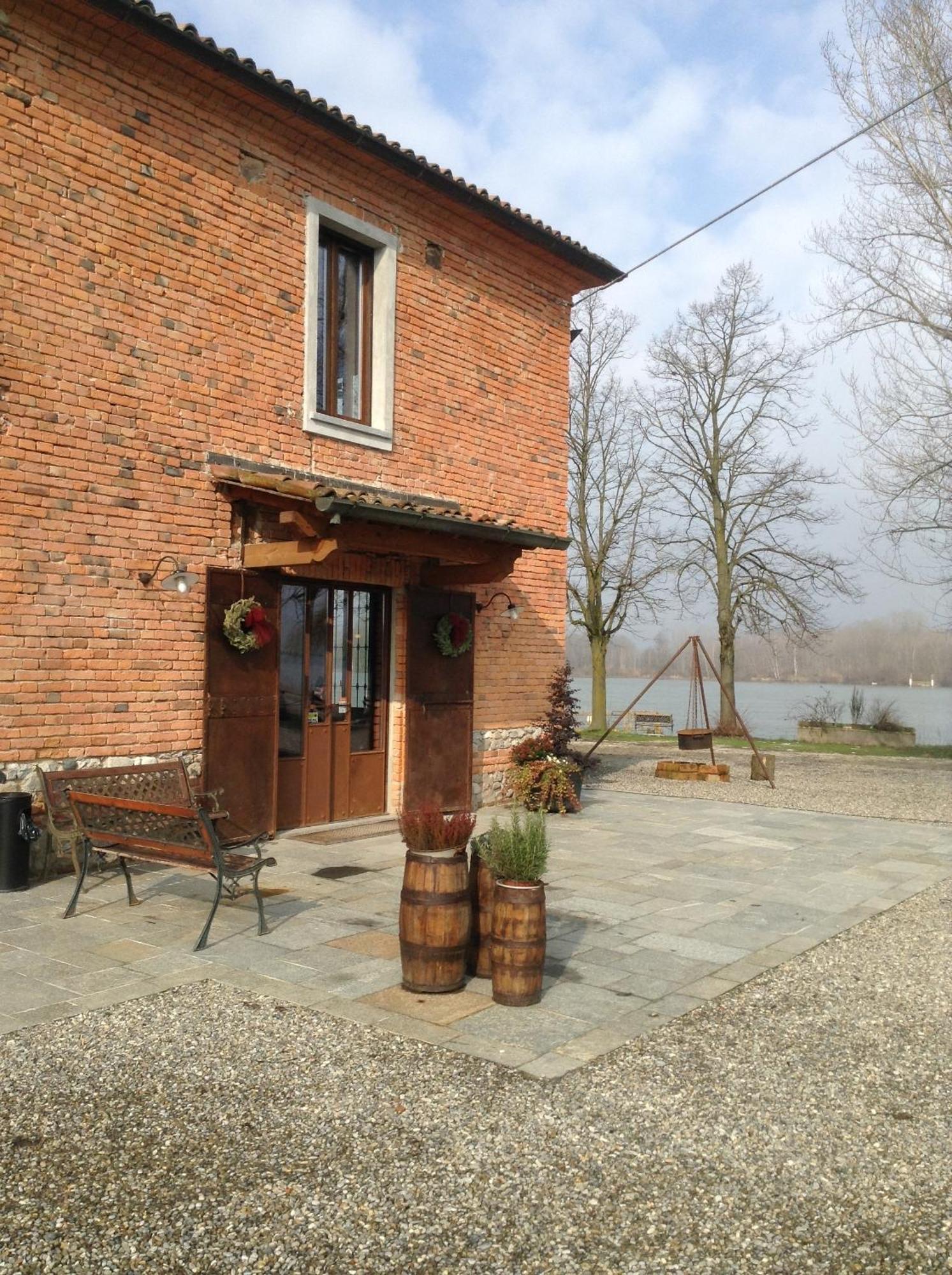 La Finestra Sul Po - Agriturismo Monticelli dʼOngina 외부 사진