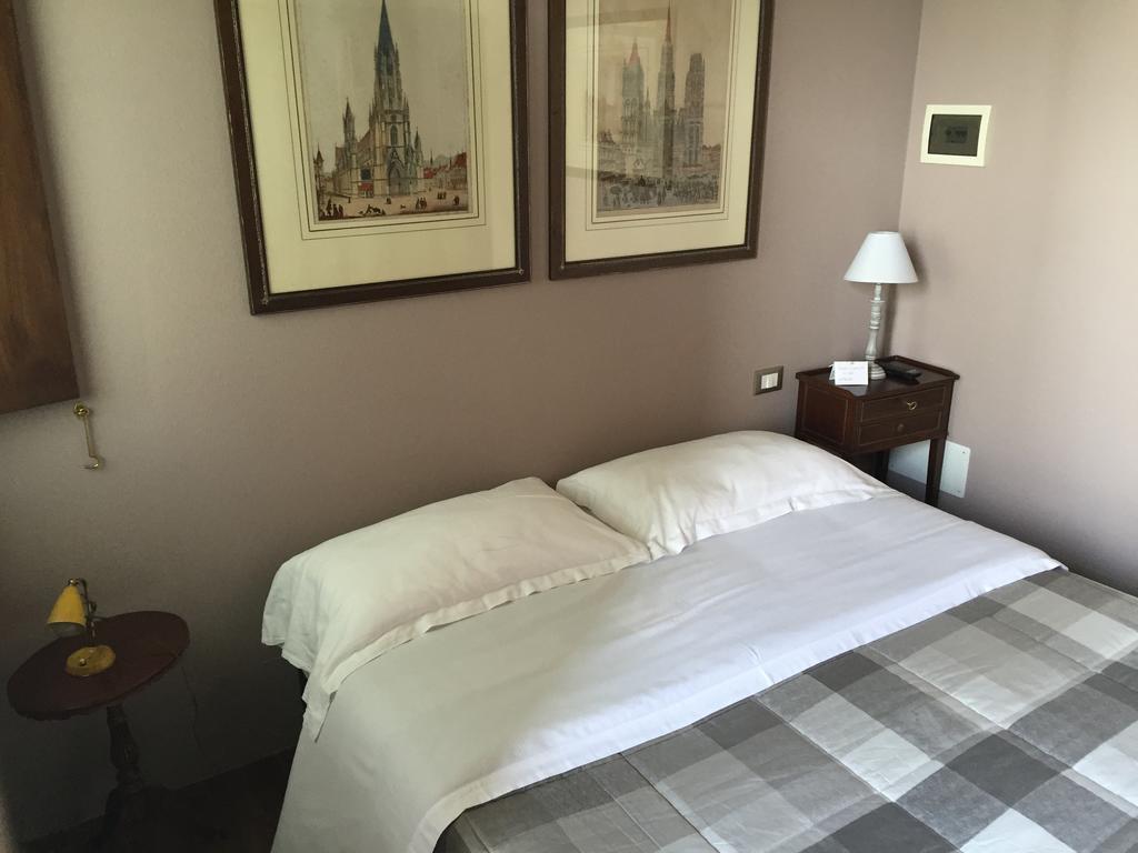 La Finestra Sul Po - Agriturismo Monticelli dʼOngina 객실 사진